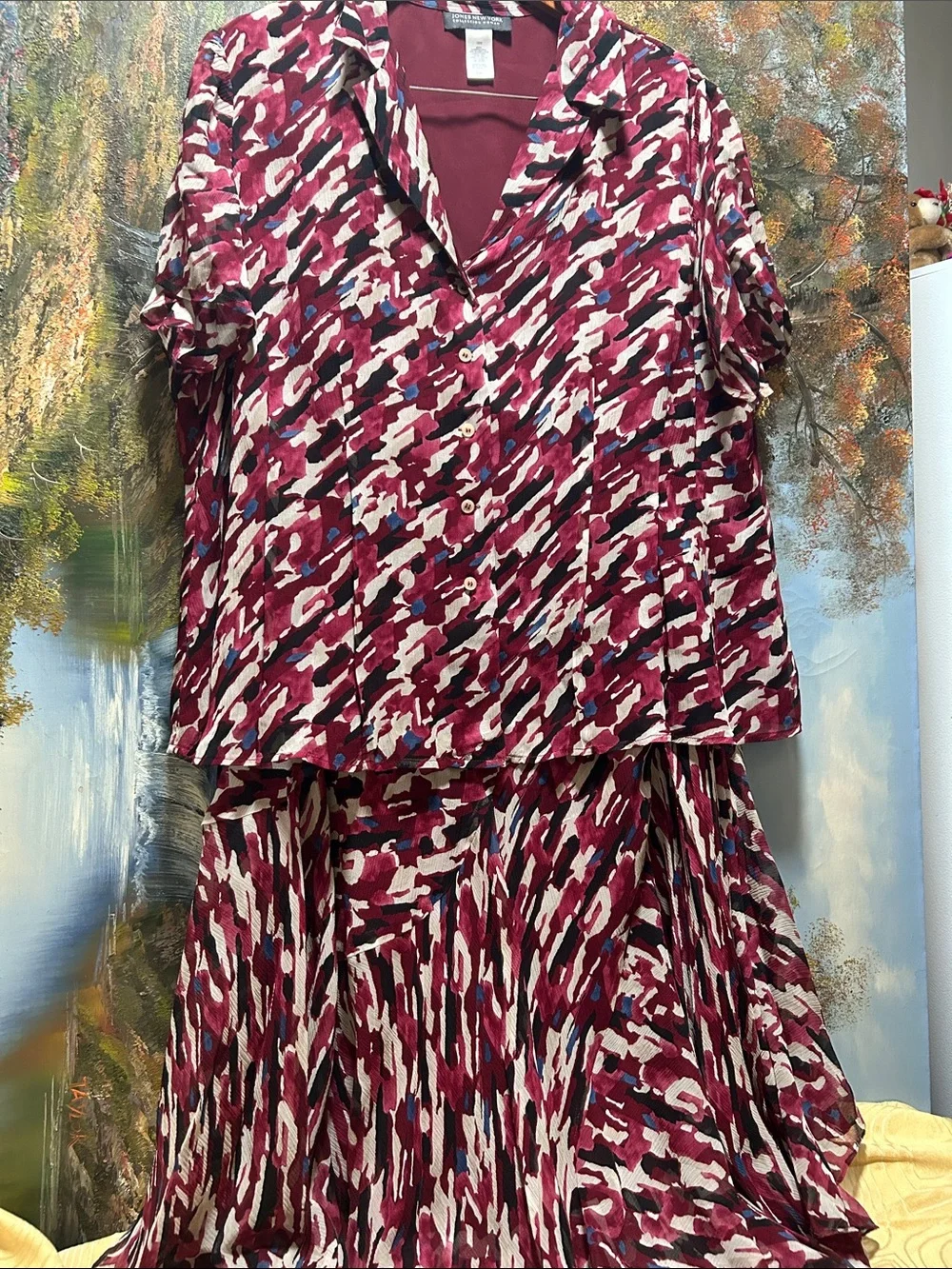 JONES NEW YORK printed lightweight Skirt Suit.